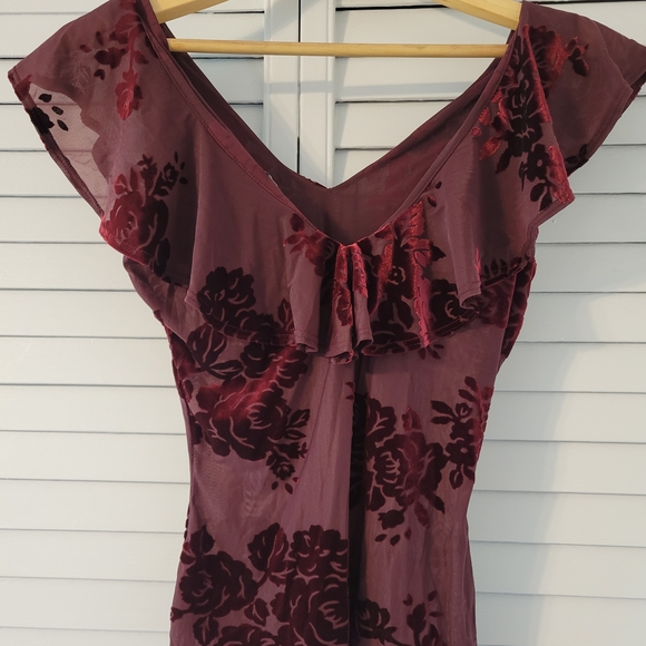 Elegant Burgundy Floral Blouse - Picture 4 of 4